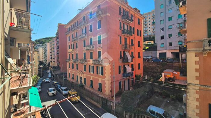 Appartamento trilocale in vendita in Via Giacomo Biga, Genova