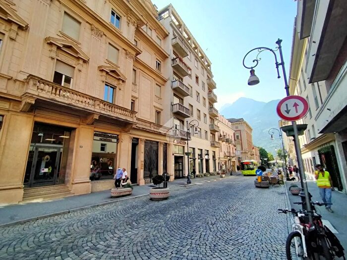 Appartamento quadrilocale in vendita in Viale Conseil Des Commis, Aosta