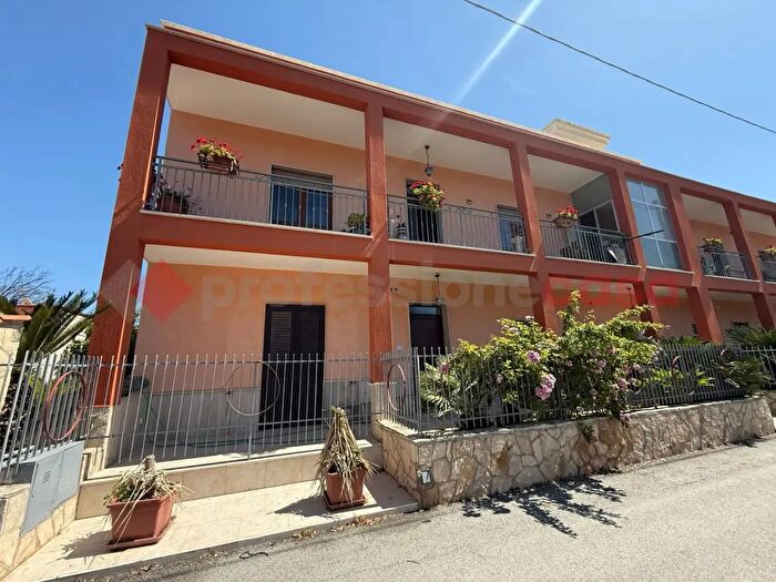 Appartamento trilocale in vendita in Via Rose, Taranto