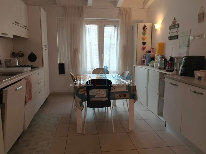 Appartamento con 5 locali in vendita in Via Adelina Zini, Massa