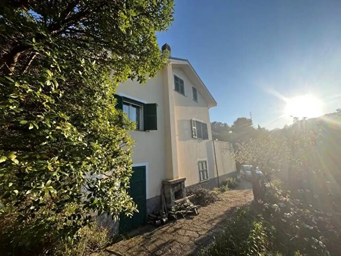 Casa con 13 locali in vendita in Via Sant'Agata, Imperia