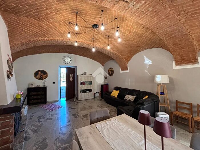 Casa quadrilocale in vendita in Via Statale, Chivasso