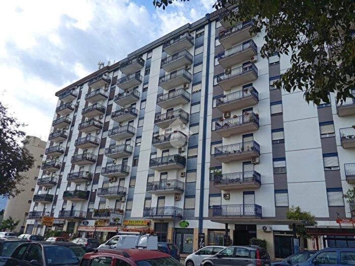 Appartamento quadrilocale in affitto in Via Ernesto Tricomi, Montegrappa, Palermo