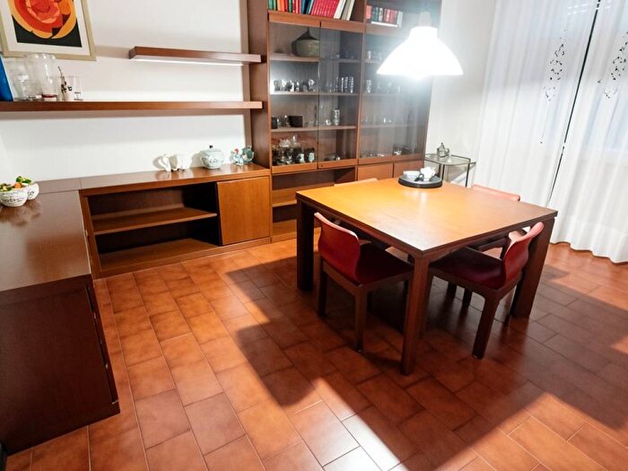 Appartamento con 5 locali in affitto in Via Maggio, Avenza, Carrara