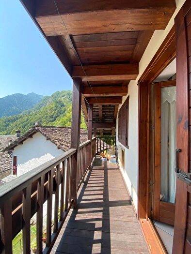 Casa bilocale in vendita in Via Ortogna Campertogno, Campertogno