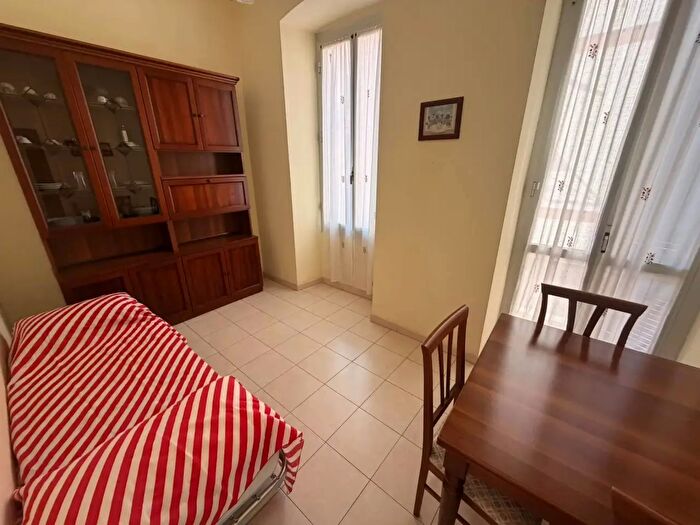 Appartamento trilocale in affitto in Via Cavour, Ventimiglia