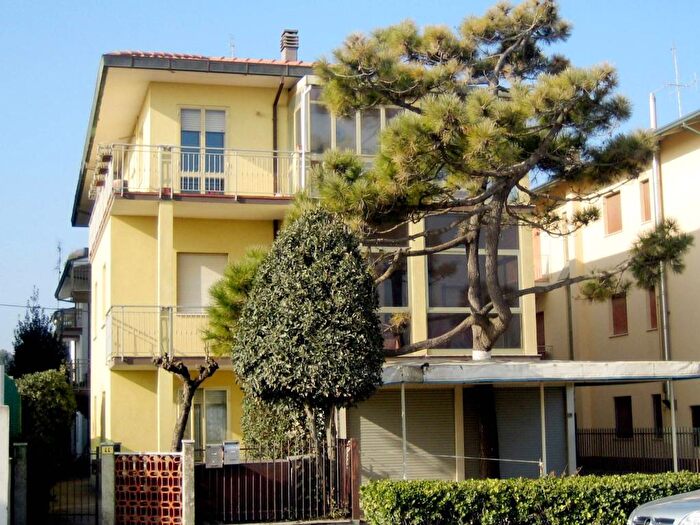 Appartamento trilocale in affitto in Lungomare Grazia Deledda, Centro, Cervia