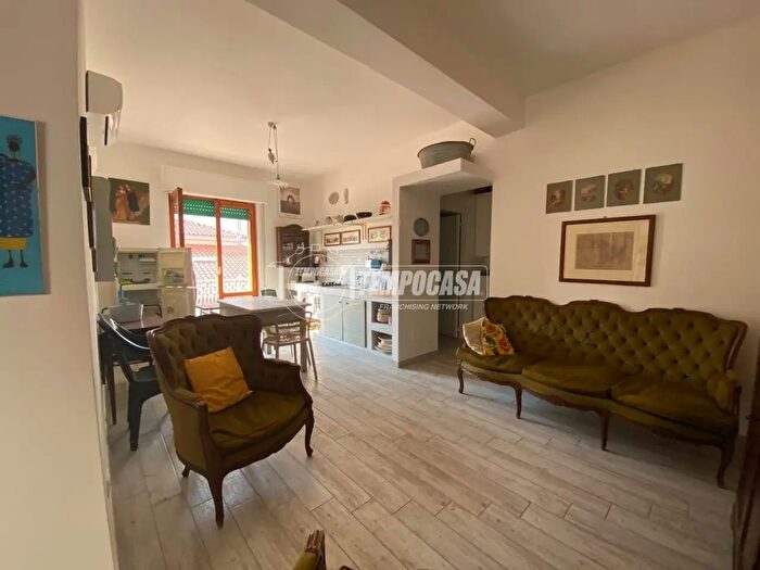 Appartamento trilocale in vendita in Via della Galleria, Soverato