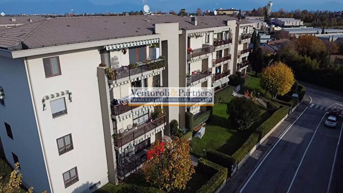 Appartamento trilocale in vendita in Via Grezze, Desenzano Del Garda