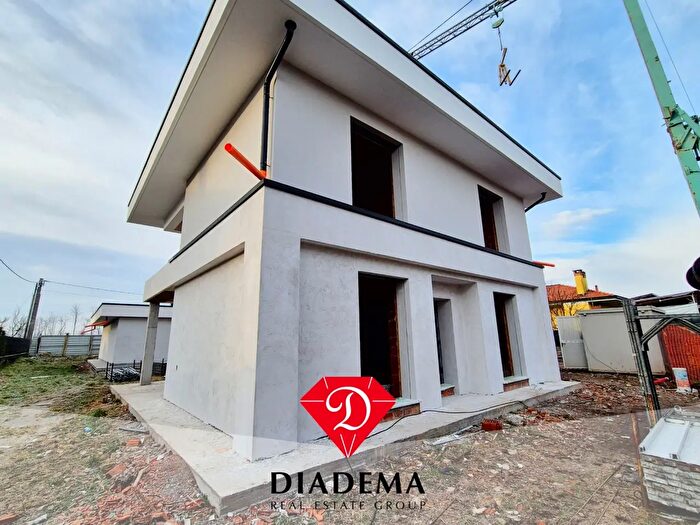 Casa con 5 locali in vendita in Via Uguaglianza, Vergiate