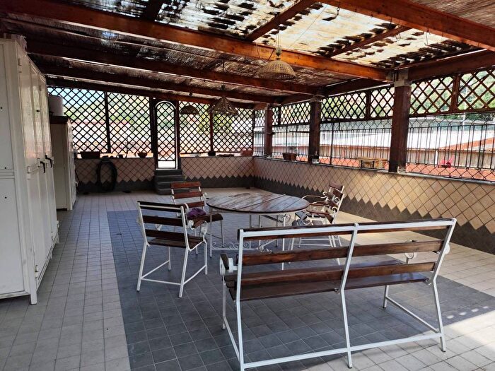 Appartamento con 6 locali in affitto in Via Raffaele Ruggiero, Agnano, Napoli