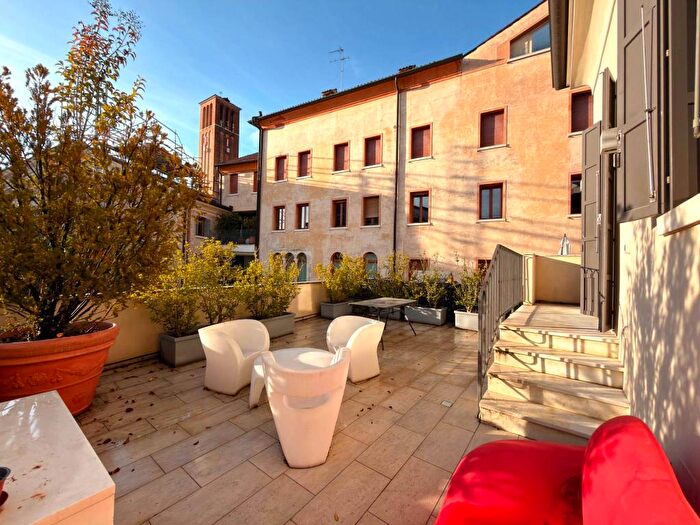 Appartamento trilocale in affitto in Piazza San Francesco, Piazza del Grano Burchiellati, Treviso