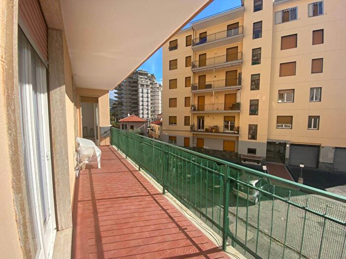 Appartamento trilocale in affitto in Via Papa Giovanni XXIII, Centro, Taggia