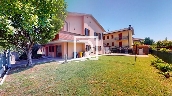 Casa con 7 locali in vendita in Via dellAcqua Forlì, Forli