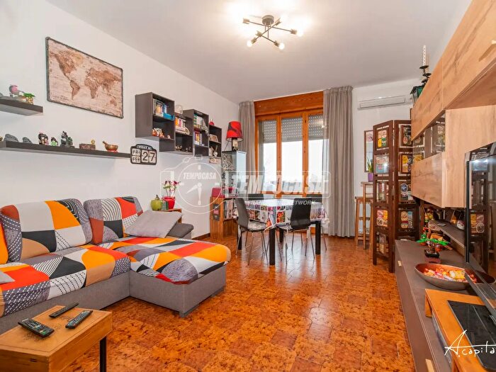 Appartamento trilocale in vendita in Via Caduti sul Lavoro, Modena