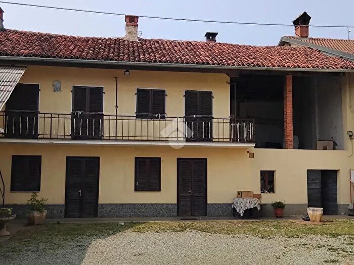 Casa con 6 locali in vendita in Via Torino, Vigone