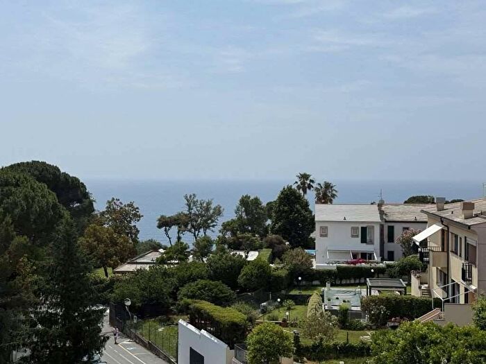 Appartamento con 5 locali in affitto in Via della Pineta, Pineta, Arenzano