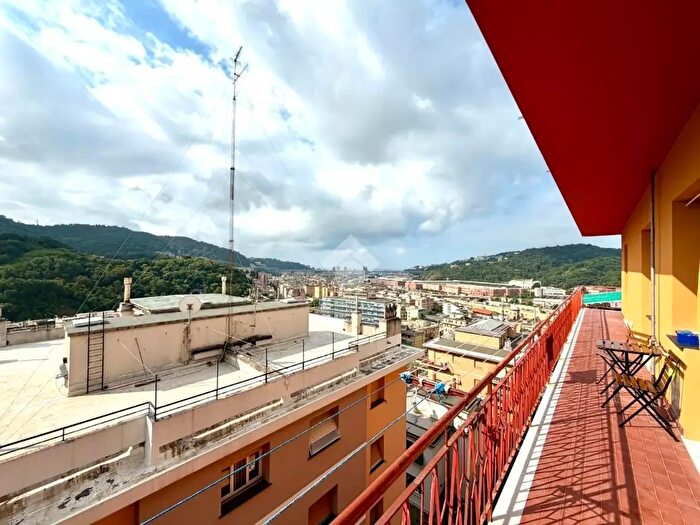 Appartamento quadrilocale in vendita in Via Pierino Negrotto Cambiaso, Genova