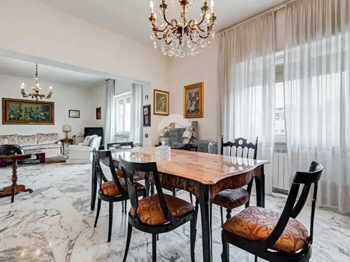 Appartamento quadrilocale in vendita in Via Emilio De Marchi, Roma