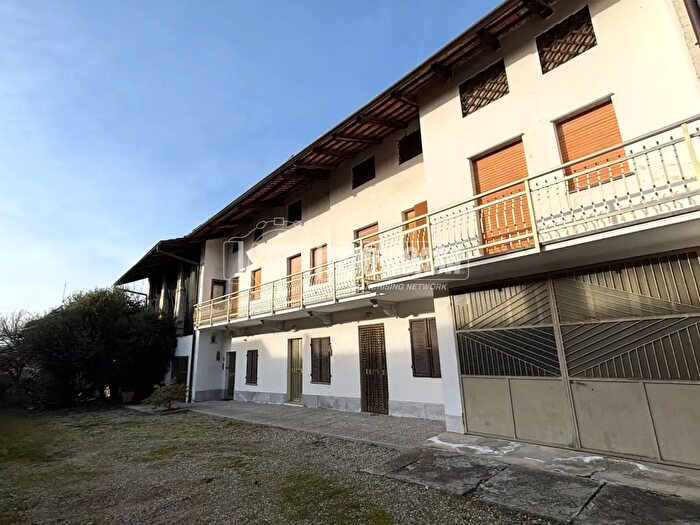Casa con 8 locali in vendita in Piazza Giuseppe Ponzetto, Orio Canavese