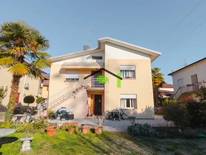 Appartamento con 5 locali in vendita in Via Spinelli, Caneva
