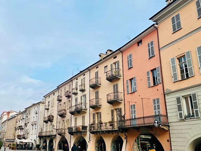 Appartamento quadrilocale in affitto in Via Roma, Centro Storico, Cuneo
