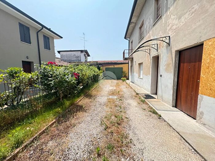 Casa trilocale in vendita in Via Matteotti, Curtatone