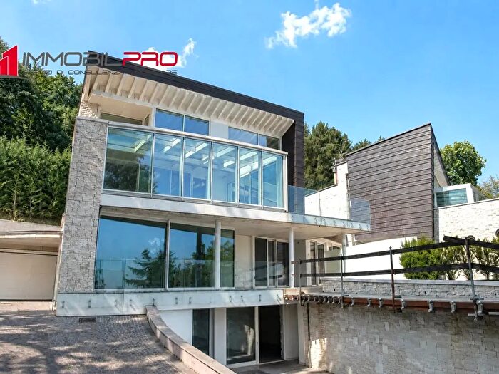 Casa con 8 locali in vendita in Via dei Priuli, Schio