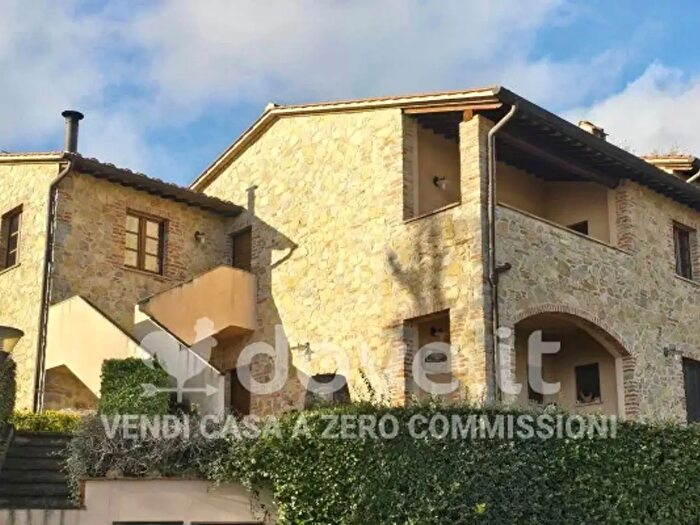Appartamento trilocale in vendita in Via Primo Maggio, Cetona