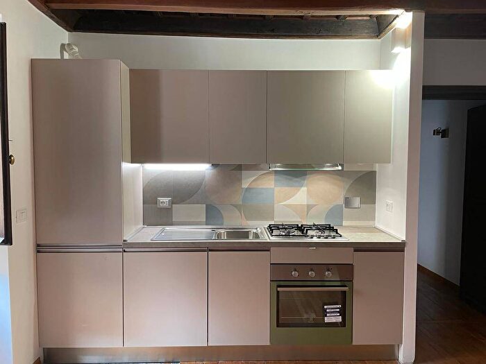 Appartamento bilocale in affitto in Via Giulia, Roma