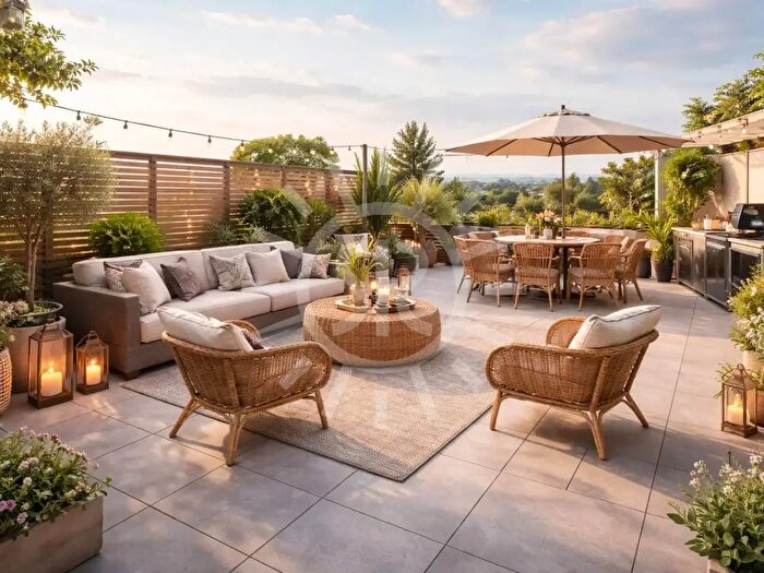 Appartamento con 6 locali in vendita in Via Emilia Levante, Bologna