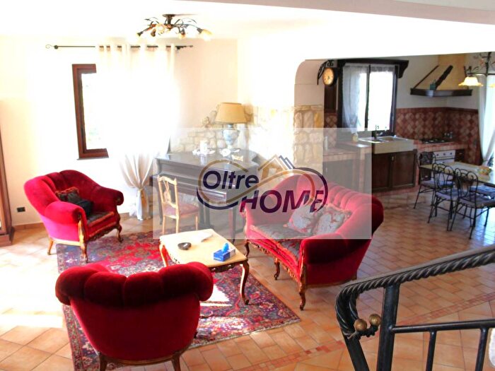 Casa con 6 locali in vendita in Via Torrente Vallonazzo, Mascali