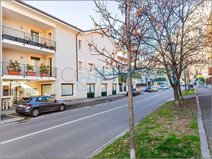 Appartamento quadrilocale in vendita in Via Pasubio, Lecco