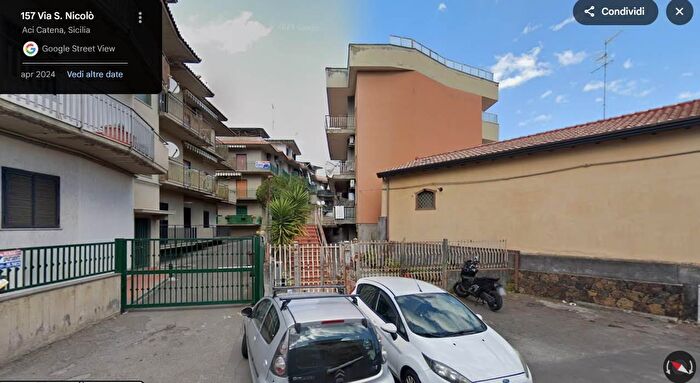 Appartamento trilocale in vendita in Via San Nicolò, Aci Catena