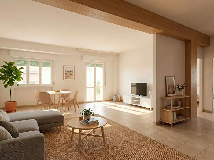 Appartamento con 7 locali in vendita in Via Leonardo da Vinci, Falconara Marittima