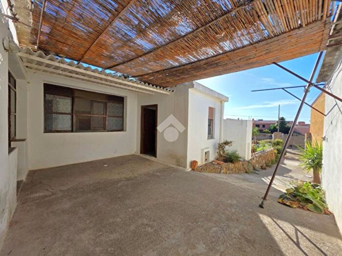 Casa quadrilocale in vendita in Via Carroz, Centro, Villaputzu