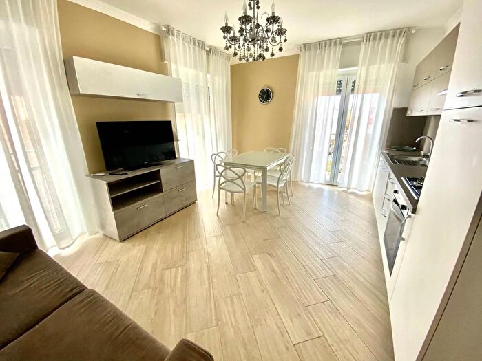 Appartamento quadrilocale in affitto in Via Cristoforo Colombo Taggia, Taggia