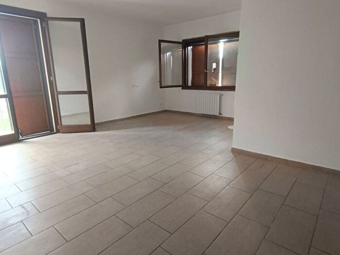 Appartamento trilocale in affitto in Via Roma, Centro, Palazzo Pignano