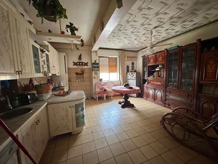 Appartamento quadrilocale in vendita in Via Modica, Palermo