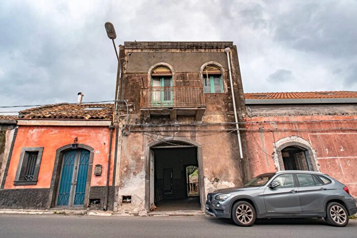 Casa con 11 locali in vendita in Via Bellini, Calatabiano