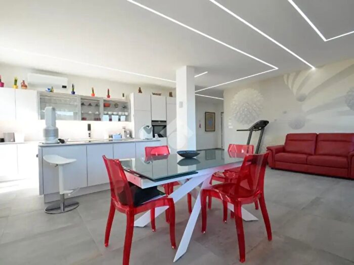 Appartamento trilocale in vendita in Via Salara, Citta' Sant'Angelo
