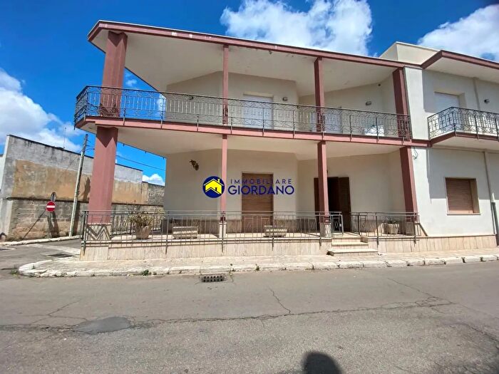 Casa con 10 locali in vendita in Via Mater Domini, Squinzano