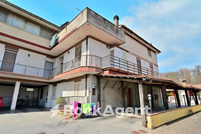 Appartamento quadrilocale in vendita in Via Vittoria Colonna, Lariano