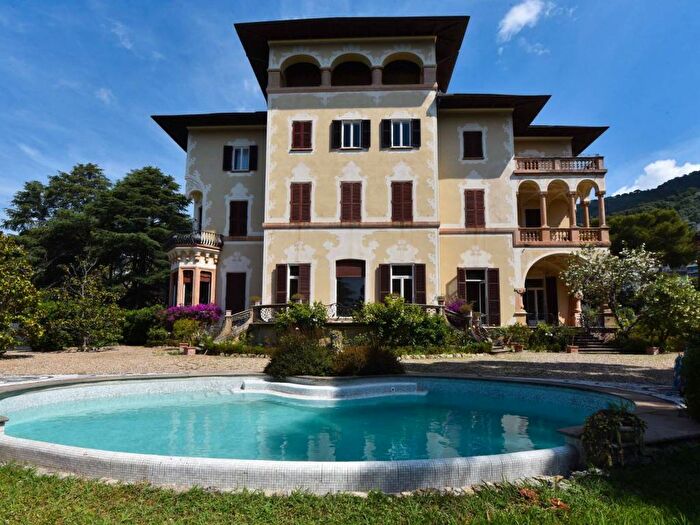 Appartamento con 6 locali in affitto in Via Aprile, Centro, Pieve Ligure