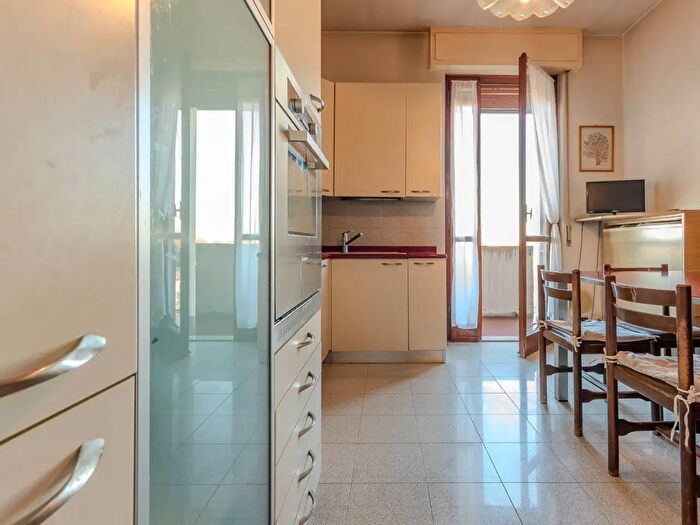 Appartamento trilocale in vendita in Via Nazario Sauro, Lissone