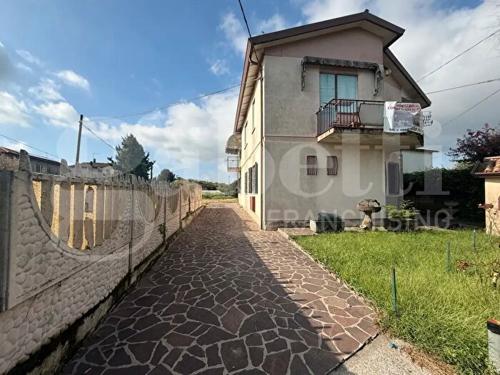 Casa con 5 locali in vendita in Via Roncon B, Padova