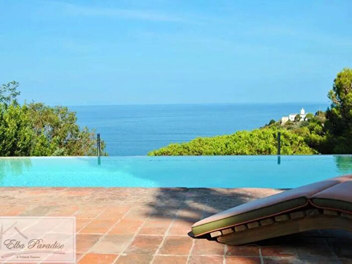 Casa con 6 locali in vendita in Via Il Faro, Marciana