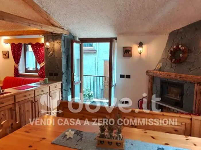 Casa trilocale in vendita in Via Cesare Battisti, Carona