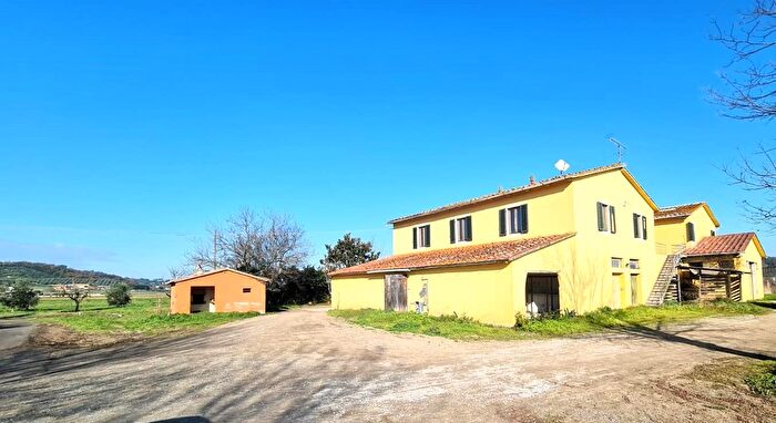 Casa con 10 locali in vendita in San Miniato