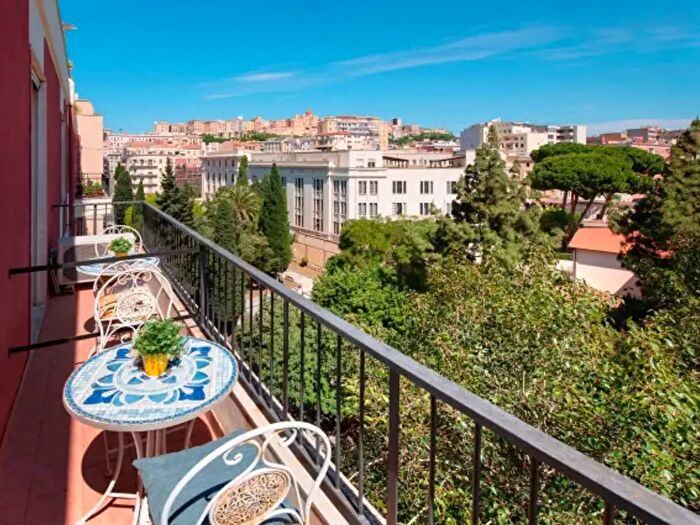 Appartamento con 5 locali in vendita in Via San Lucifero, Cagliari